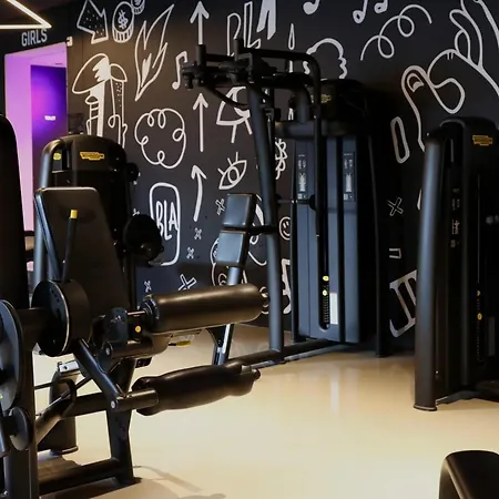 Motto By Hilton Rotterdam City Centre 4*