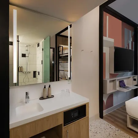 Hotel Motto By Hilton Blaak 4*