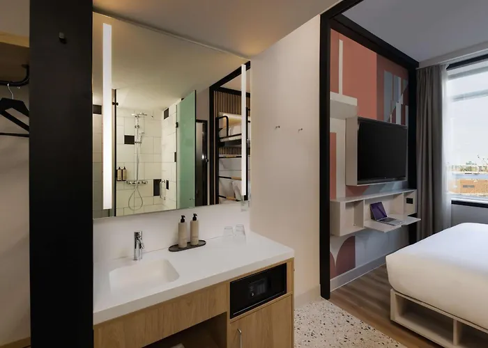 Hotel Motto By Hilton Blaak 4*